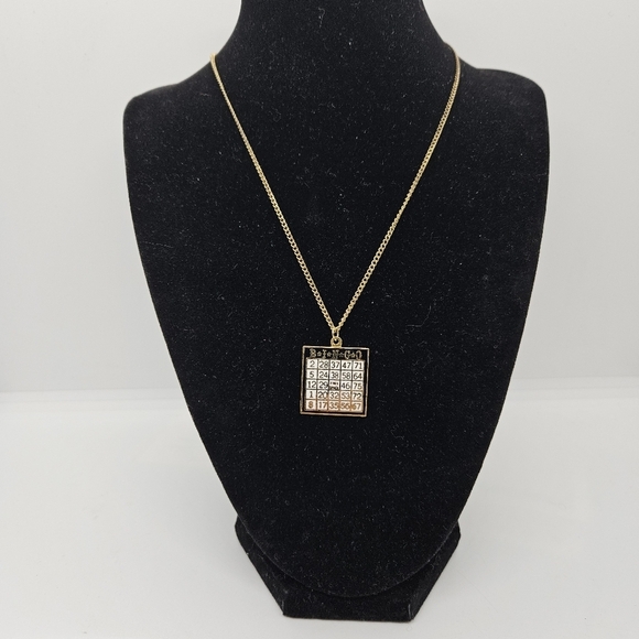Mafco gold tone chain necklace with bingo card pendant - Picture 1 of 4